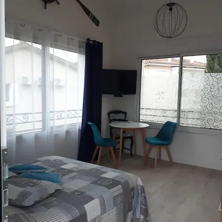 Appartement Joli Entre La Et La *