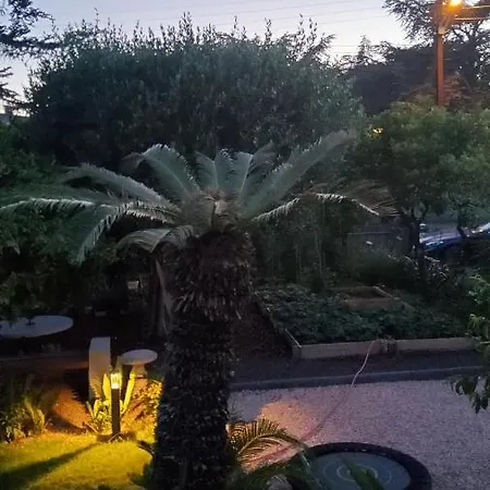 Joli Entre La Et La Apartamento Hyères