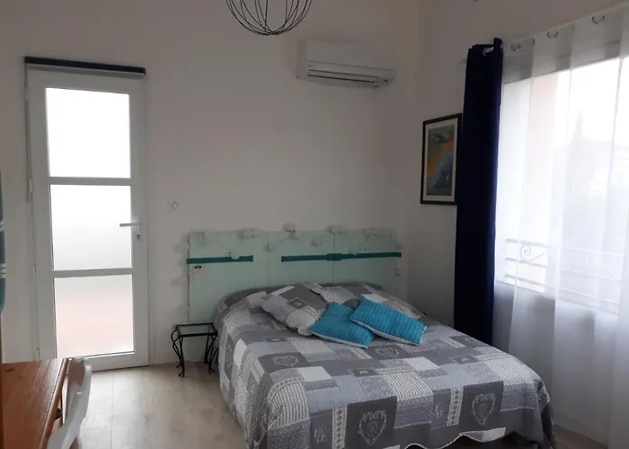 Joli Entre La Et La * Hyères