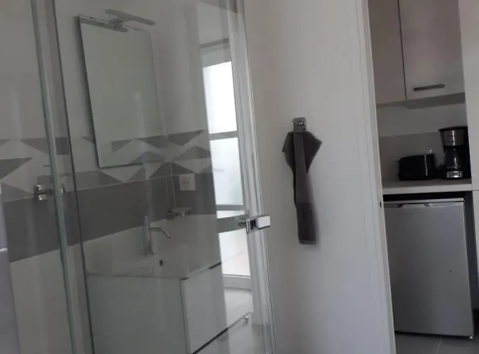 Appartamento Joli Entre La Et La Hyères